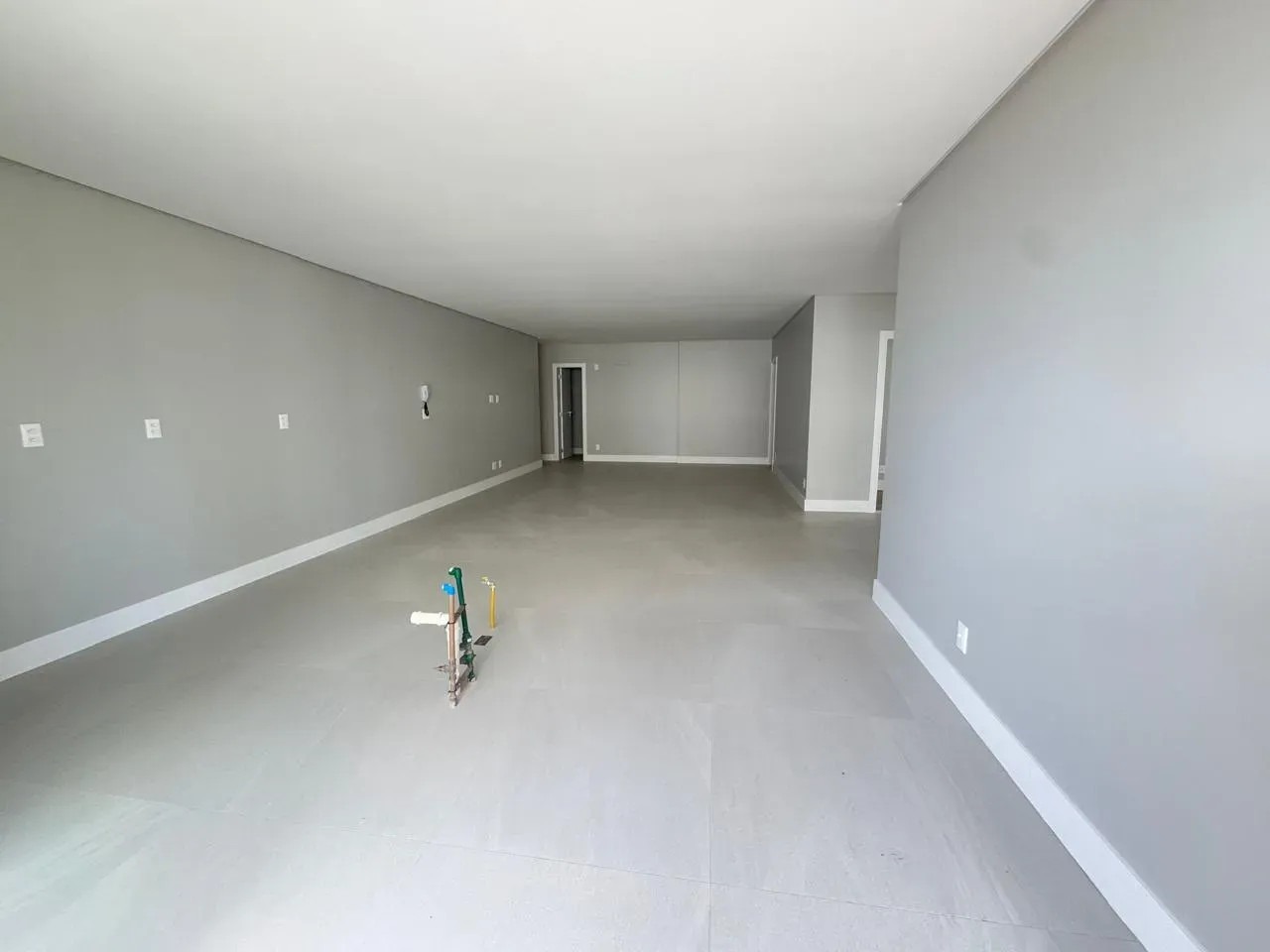 Apartamento 3 suítes, 2 vagas, Praia Brava de Itajaí - Foto 3 de 13