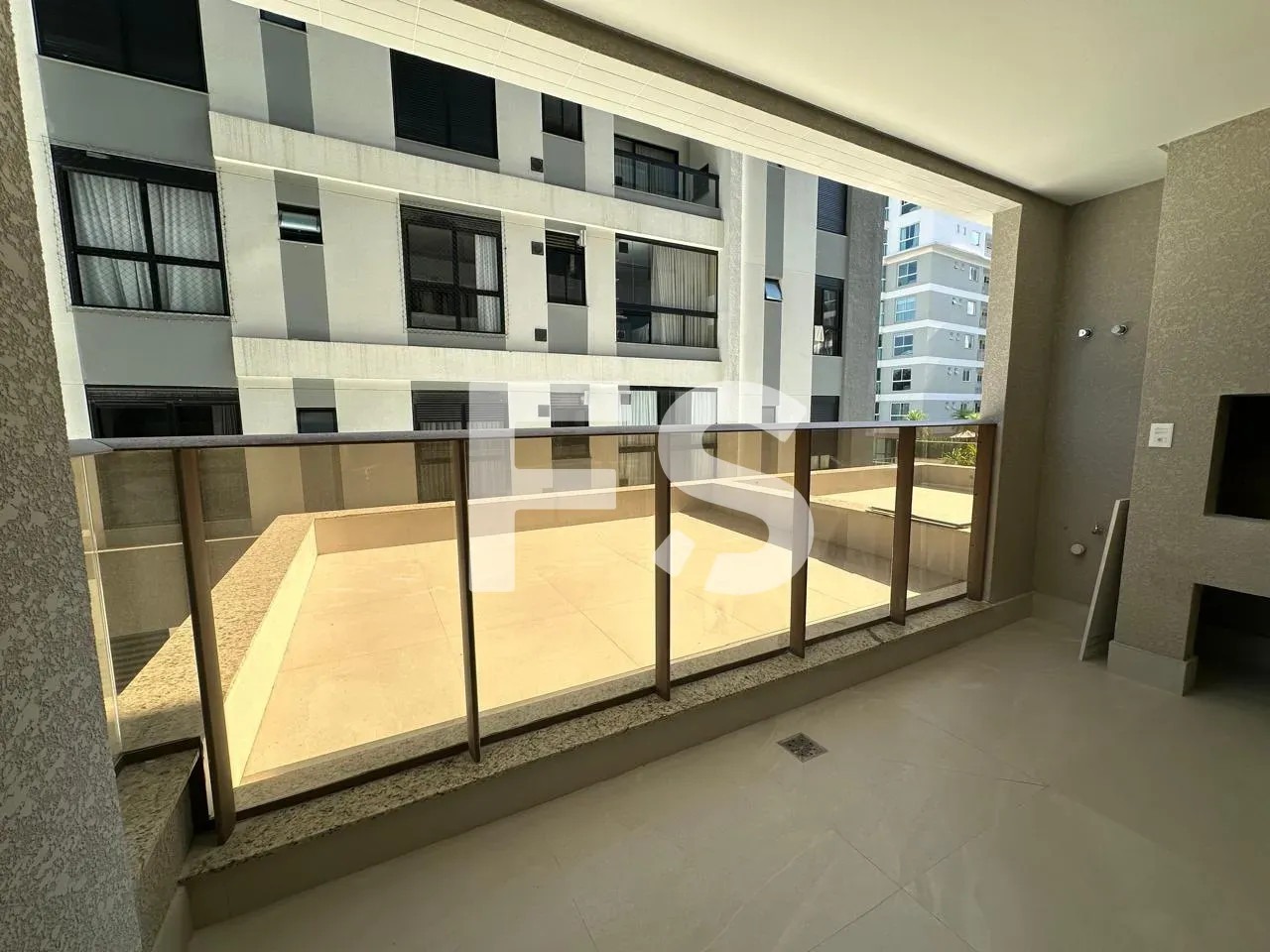 Apartamento 3 suítes, 2 vagas, Praia Brava de Itajaí - Foto 2 de 19