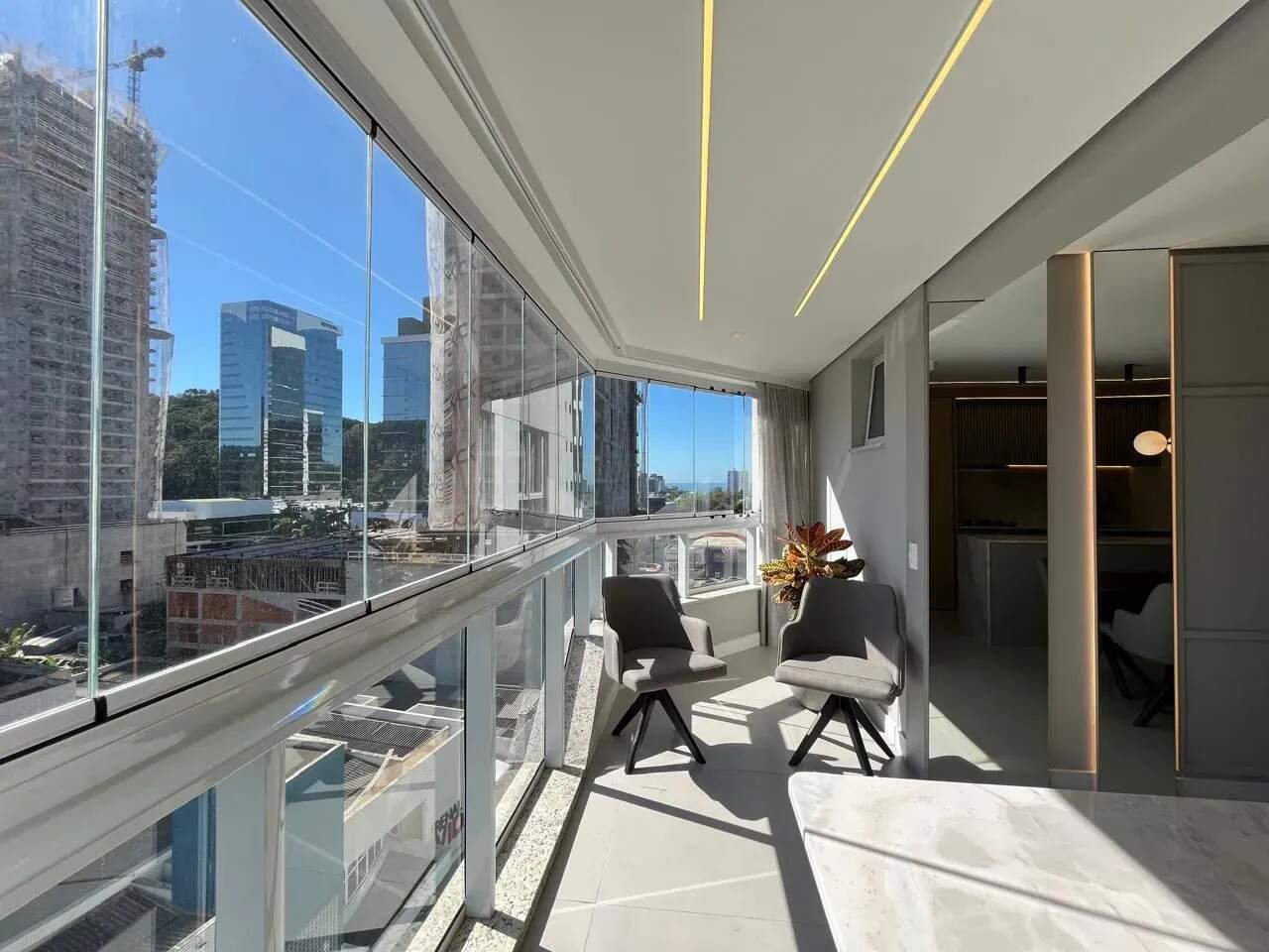 Apartamento 3 Quartos com 2 Vagas na Praia Brava de Itajaí - Foto 1 de 19