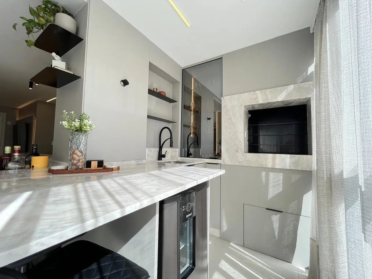 Apartamento 3 Quartos com 2 Vagas na Praia Brava de Itajaí - Foto 2 de 19