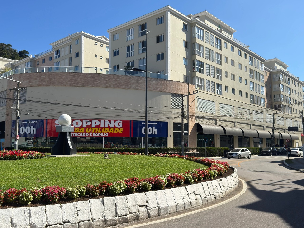 Sala Comercial de 2.360 m² em Balneário Camboriú (Bairro Nações) – 12 salas, 111 vagas - Foto 2 de 5