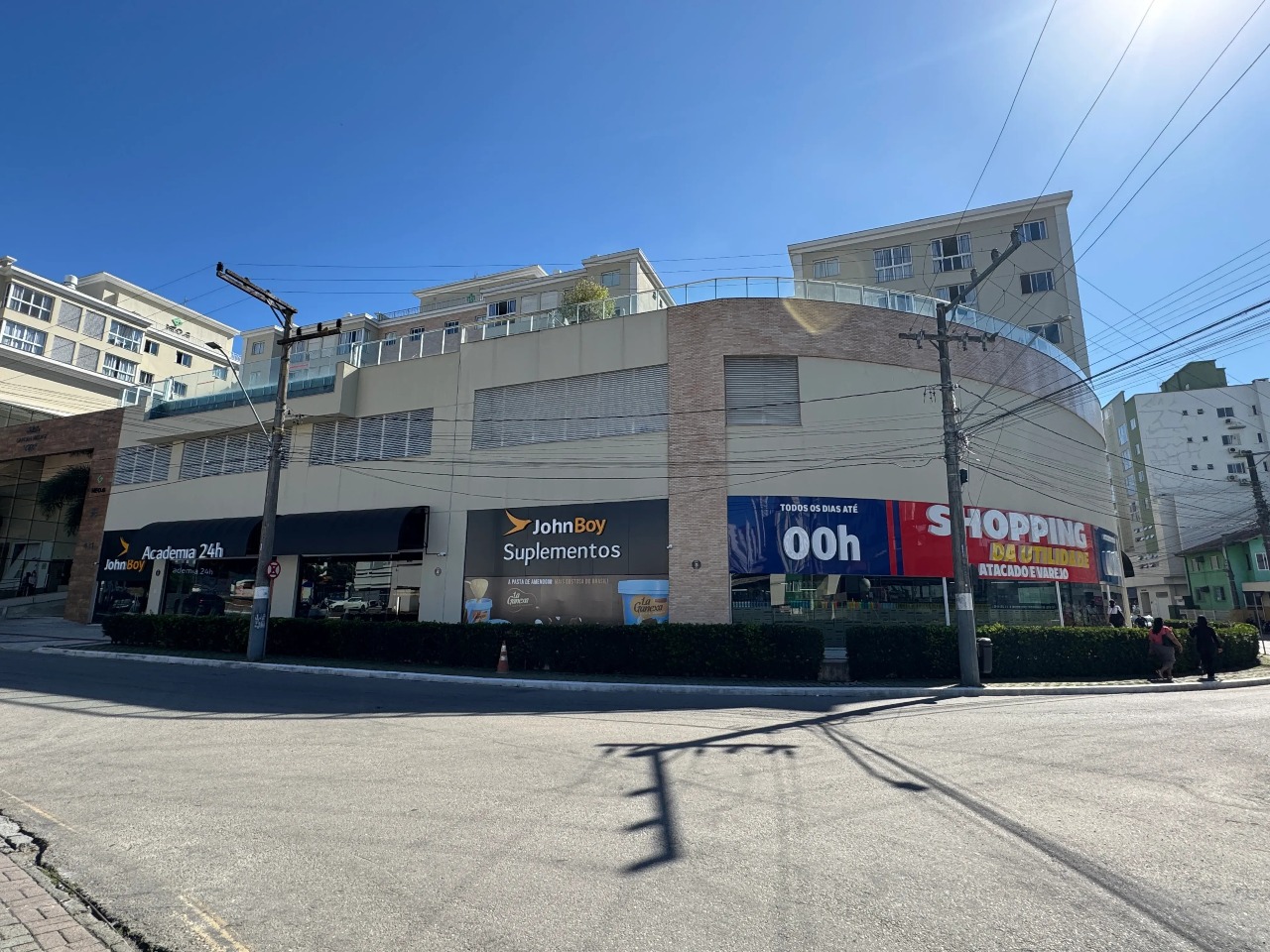 Sala Comercial de 2.360 m² em Balneário Camboriú (Bairro Nações) – 12 salas, 111 vagas - Foto 1 de 5