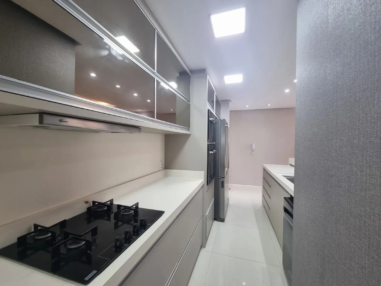 Apartamento 3 suítes no Centro de Balneário Camboriú — 2 vagas, mobiliado, lazer completo - Foto 9 de 30