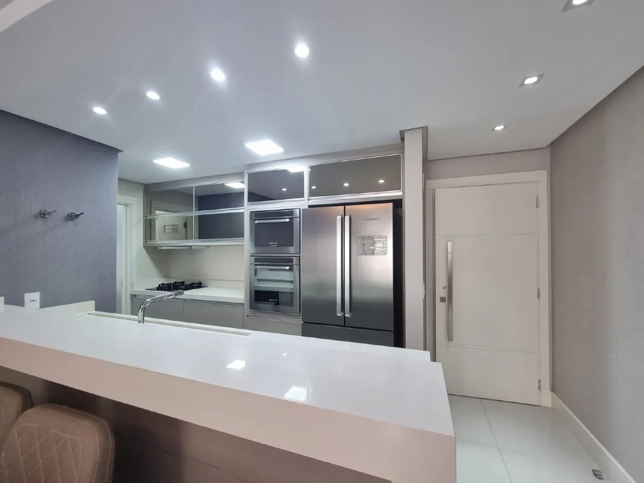 Apartamento 3 suítes no Centro de Balneário Camboriú — 2 vagas, mobiliado, lazer completo - Foto 11 de 30