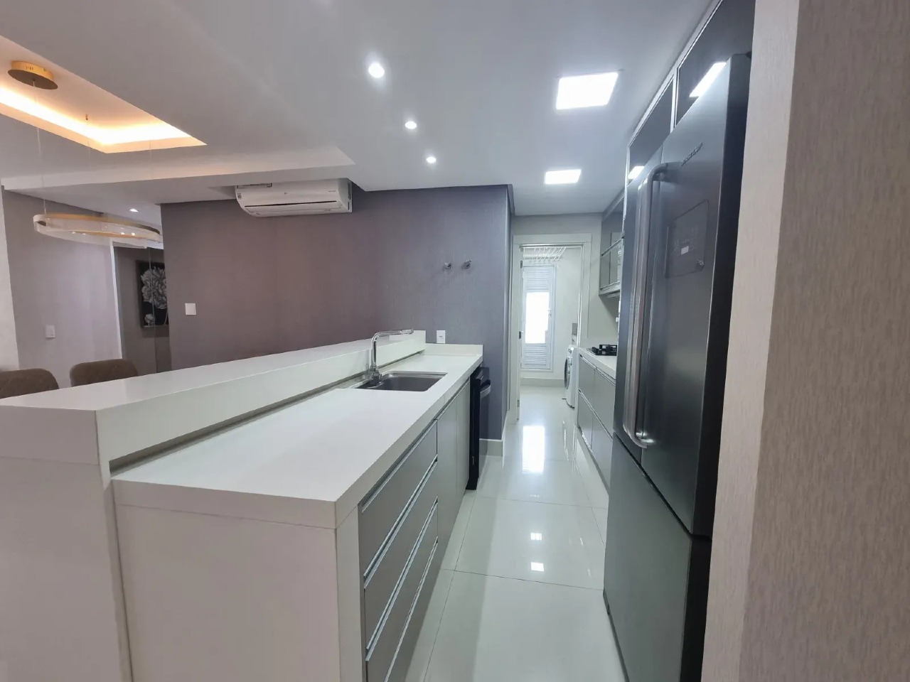 Apartamento 3 suítes no Centro de Balneário Camboriú — 2 vagas, mobiliado, lazer completo - Foto 12 de 30