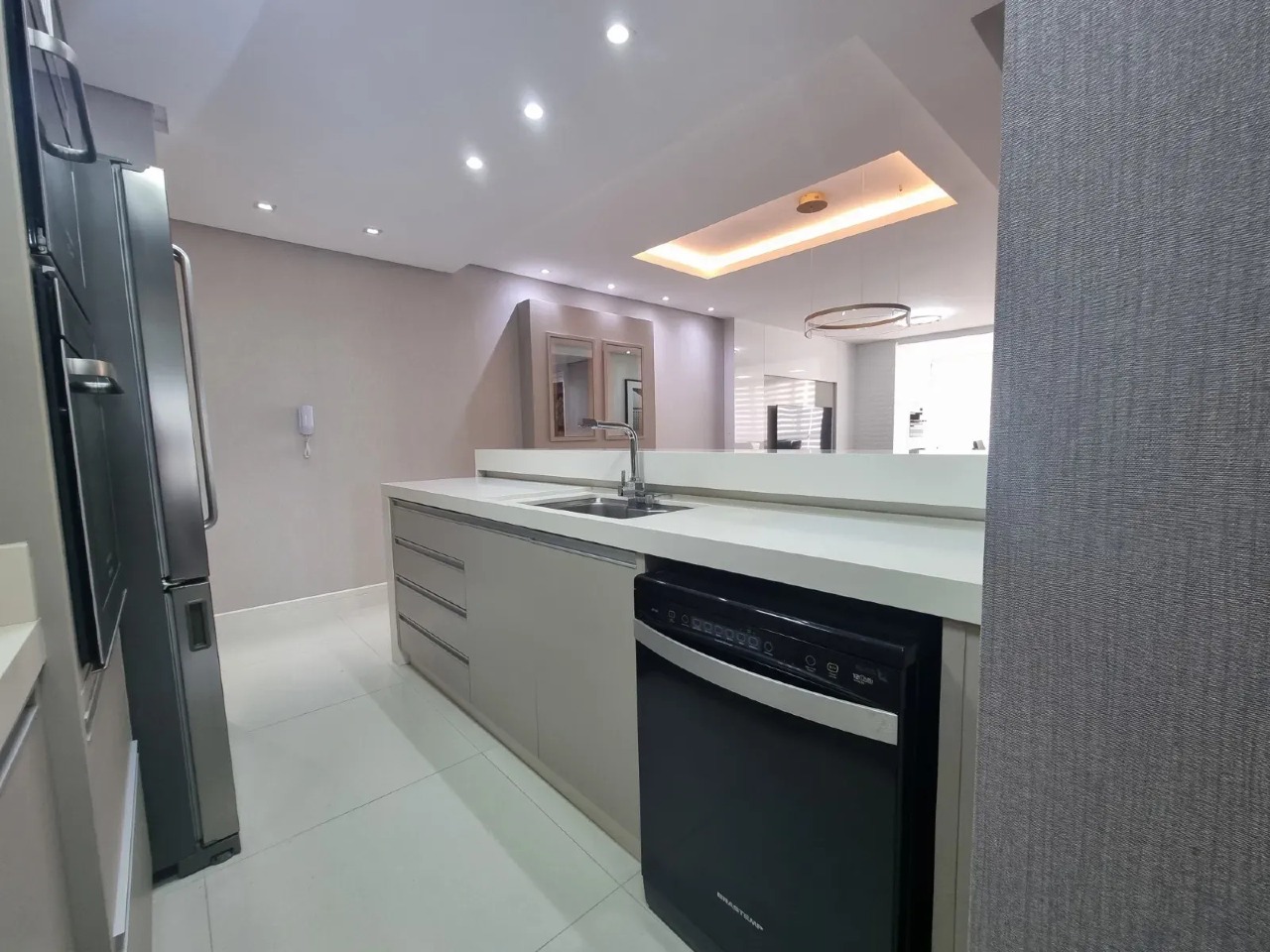 Apartamento 3 suítes no Centro de Balneário Camboriú — 2 vagas, mobiliado, lazer completo - Foto 8 de 30