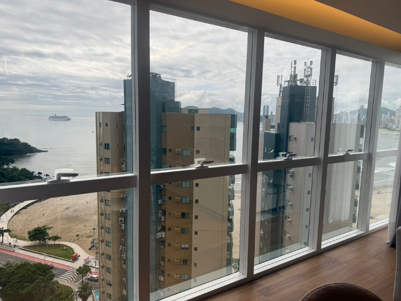 Apartamento 3 suítes, 3 vagas, mobiliado, Pioneiros, Balneário Camboriú - Foto 2 de 28
