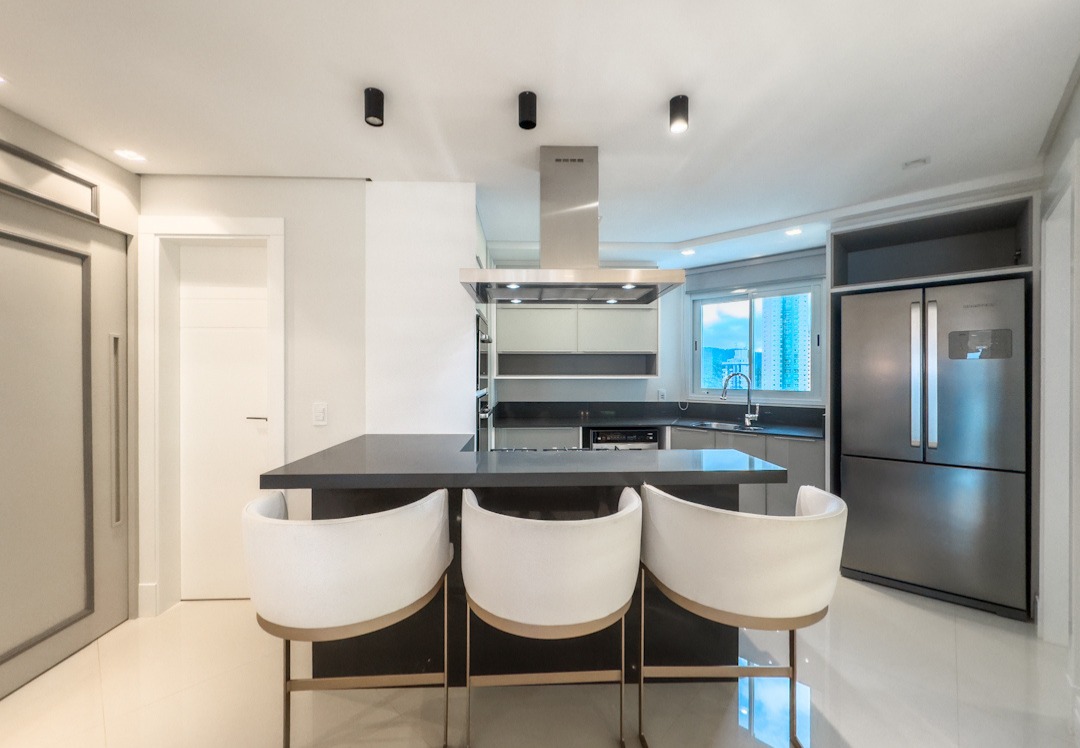 Apartamento 3 suítes com 3 vagas em Balneário Camboriú — Pioneiros - Foto 3 de 30