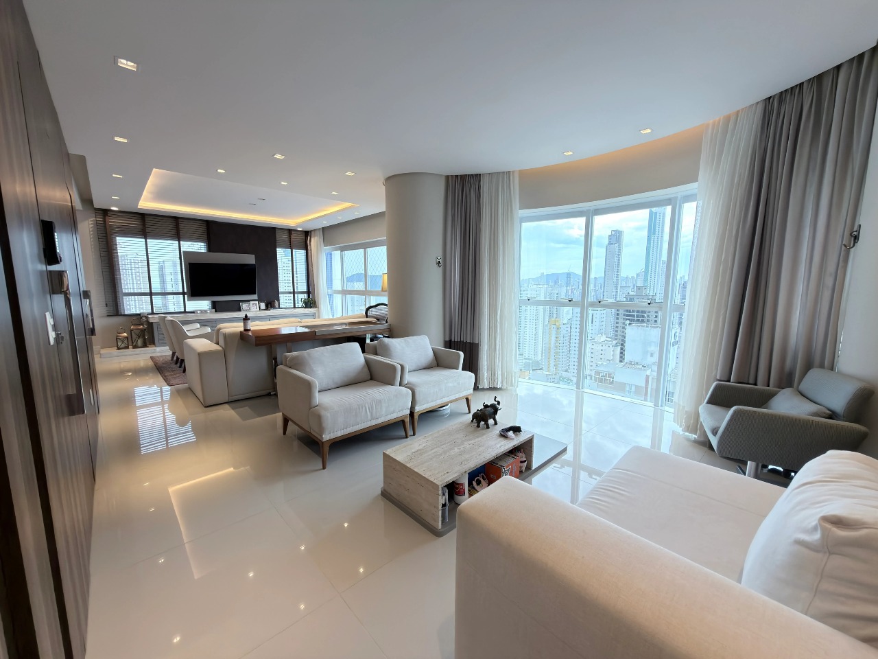 Apartamento 3 suítes, 3 vagas, 177m², Balneário Camboriú - Pioneiros - Foto 3 de 30