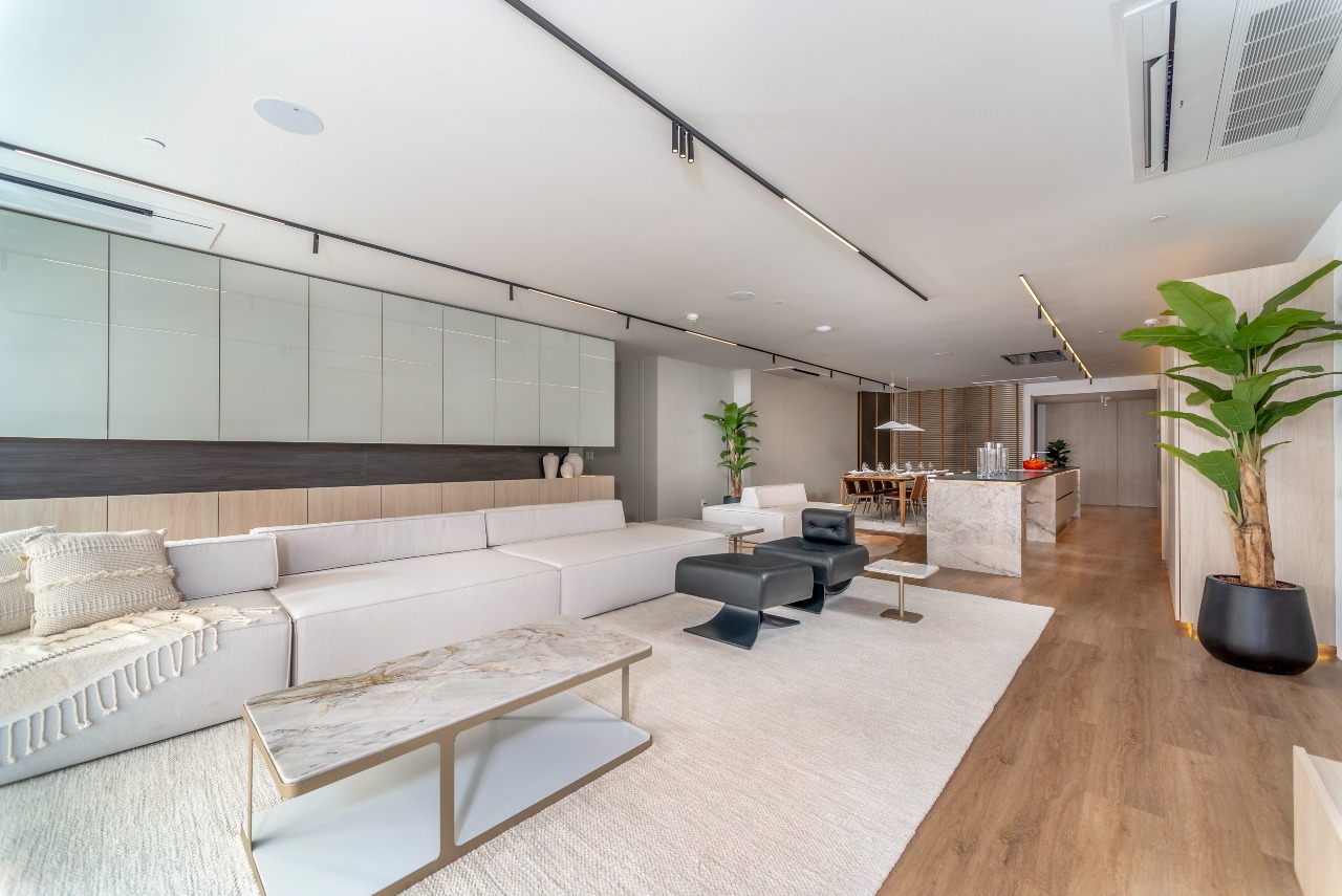 Yachthouse by Pininfarina: 261m² Mobiliados, 4 Suítes e Eficiência Logística na Barra Sul por R$ 11,39M - Foto 12 de 30