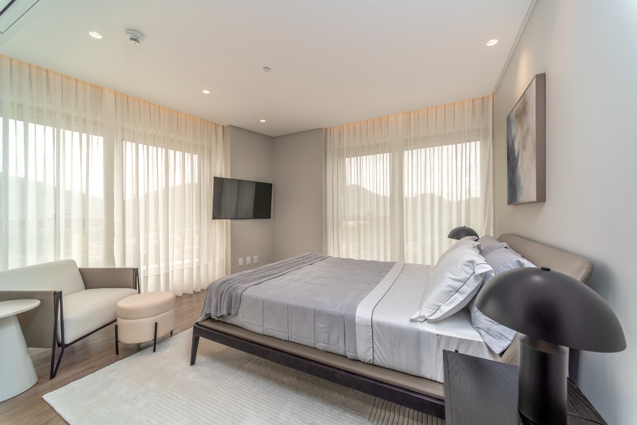 Yachthouse by Pininfarina: 261m² Mobiliados, 4 Suítes e Eficiência Logística na Barra Sul por R$ 11,39M - Foto 20 de 30