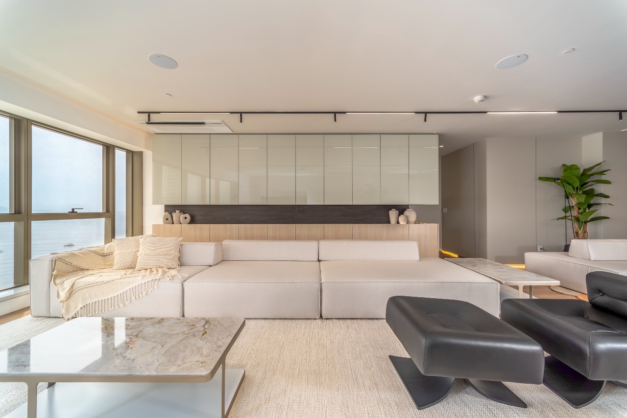 Yachthouse by Pininfarina: 261m² Mobiliados, 4 Suítes e Eficiência Logística na Barra Sul por R$ 11,39M - Foto 13 de 30