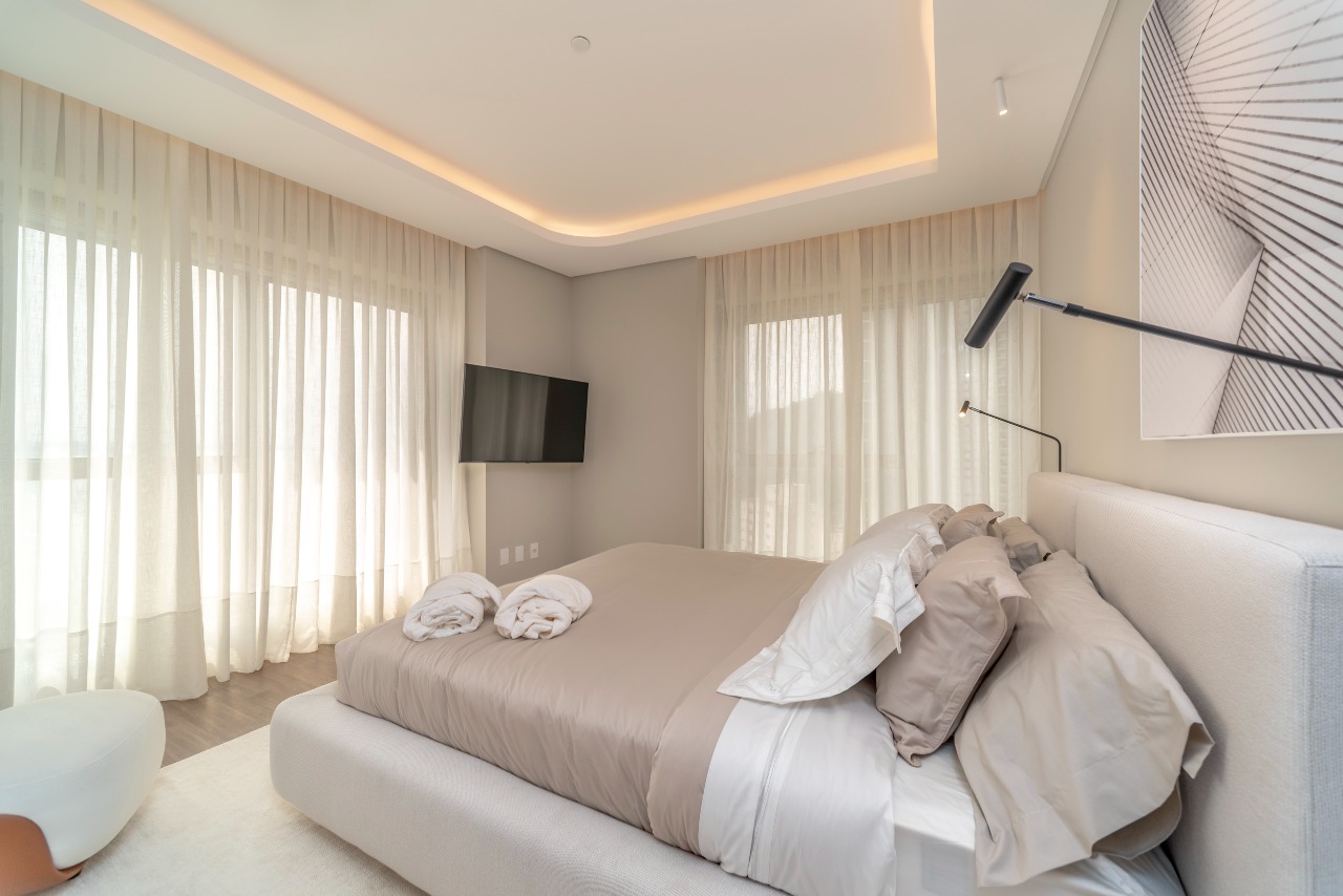 Yachthouse by Pininfarina: 261m² Mobiliados, 4 Suítes e Eficiência Logística na Barra Sul por R$ 11,39M - Foto 24 de 30