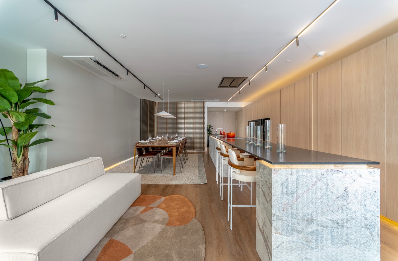 Yachthouse by Pininfarina: 261m² Mobiliados, 4 Suítes e Eficiência Logística na Barra Sul por R$ 11,39M - Foto 6 de 30