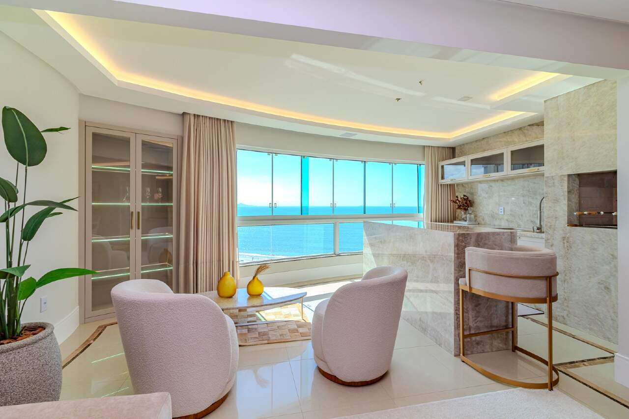 Apartamento padrão Embraed 3 suítes frente mar, totalmente reformado à venda no Villa Cora em Balneário Camboriú - Foto 1 de 36