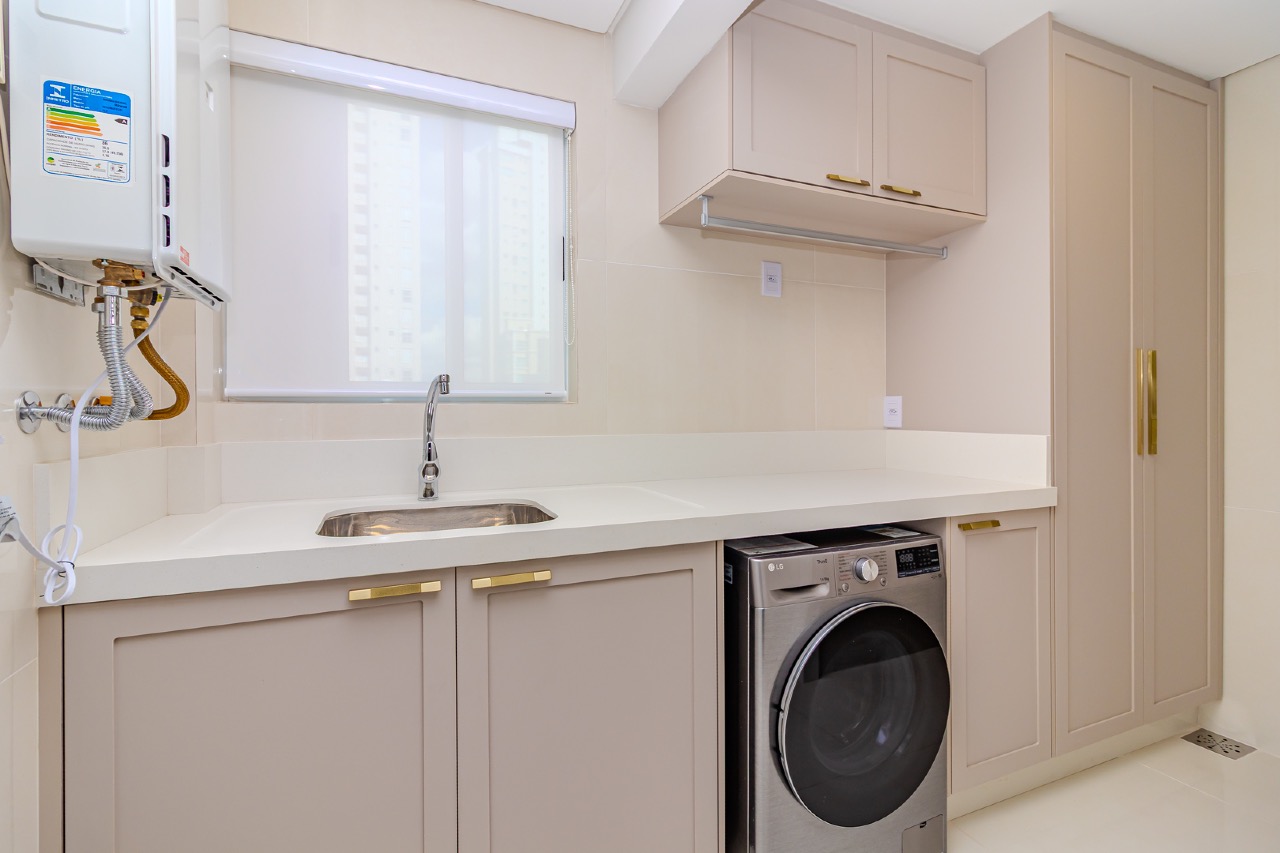 Apartamento padrão Embraed 3 suítes frente mar, totalmente reformado à venda no Villa Cora em Balneário Camboriú - Foto 11 de 36