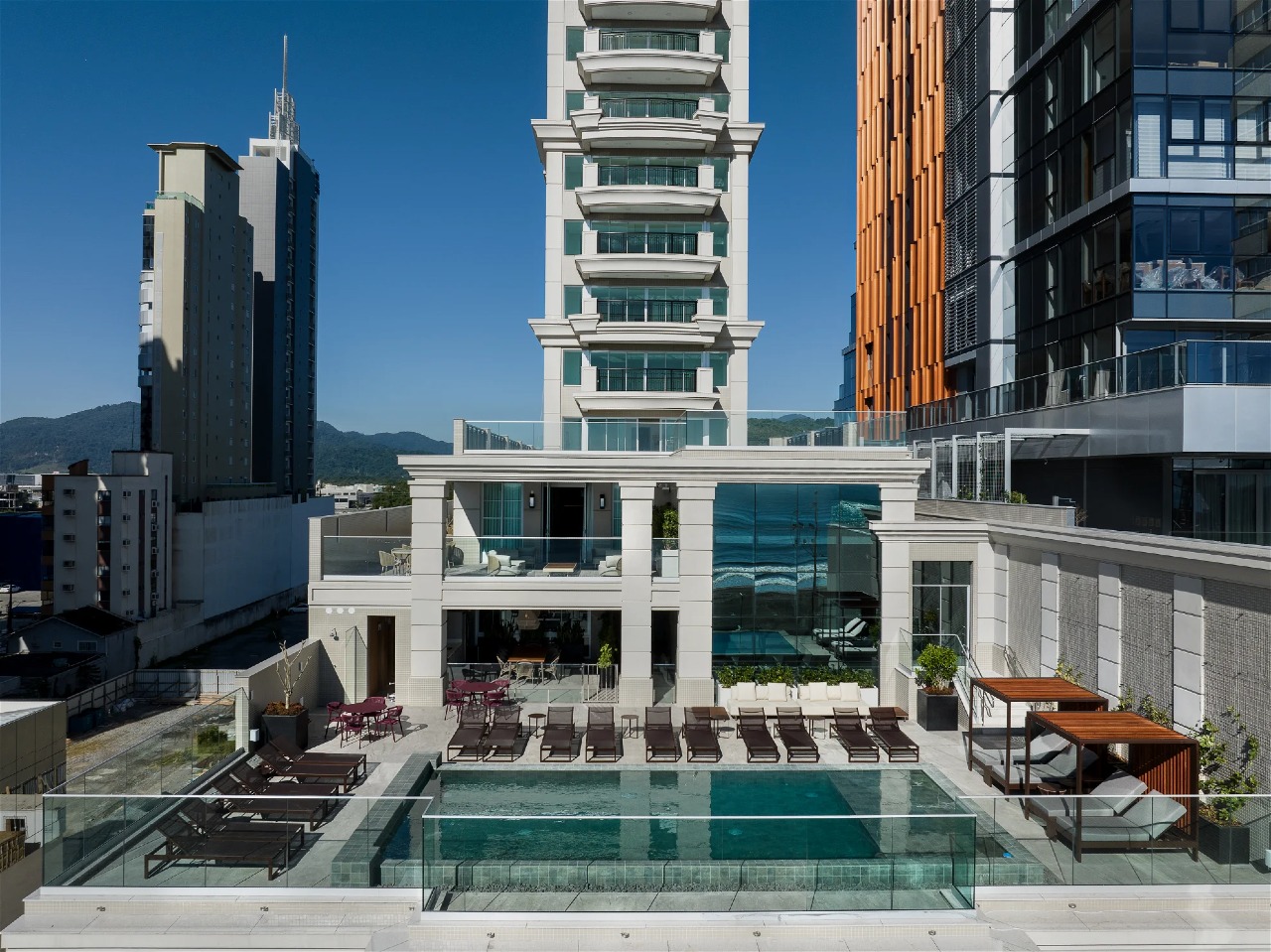 EMBRAED AURORA - FRENTE MAR 5 suítes à venda na Avenida Atlântica em Balneário Camboriú - Foto 10 de 16