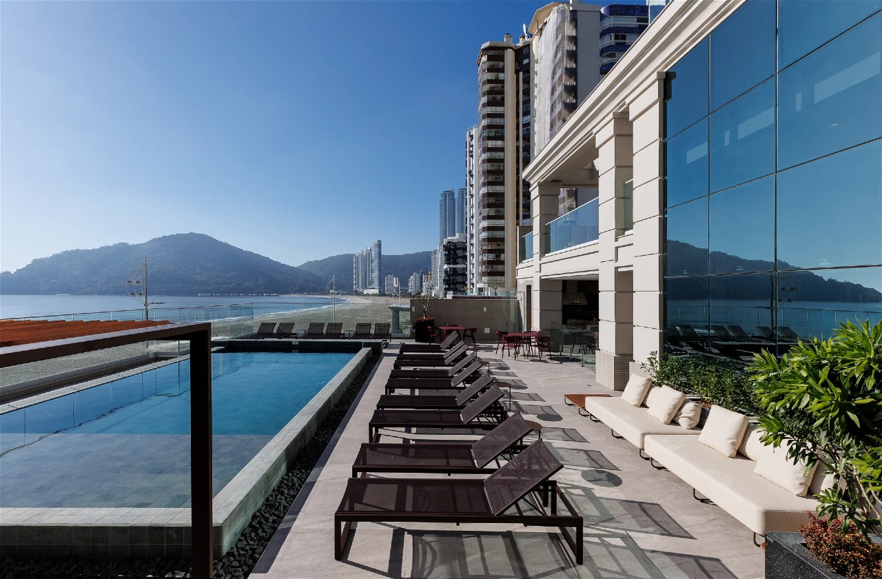 EMBRAED AURORA - FRENTE MAR 5 suítes à venda na Avenida Atlântica em Balneário Camboriú - Foto 7 de 16