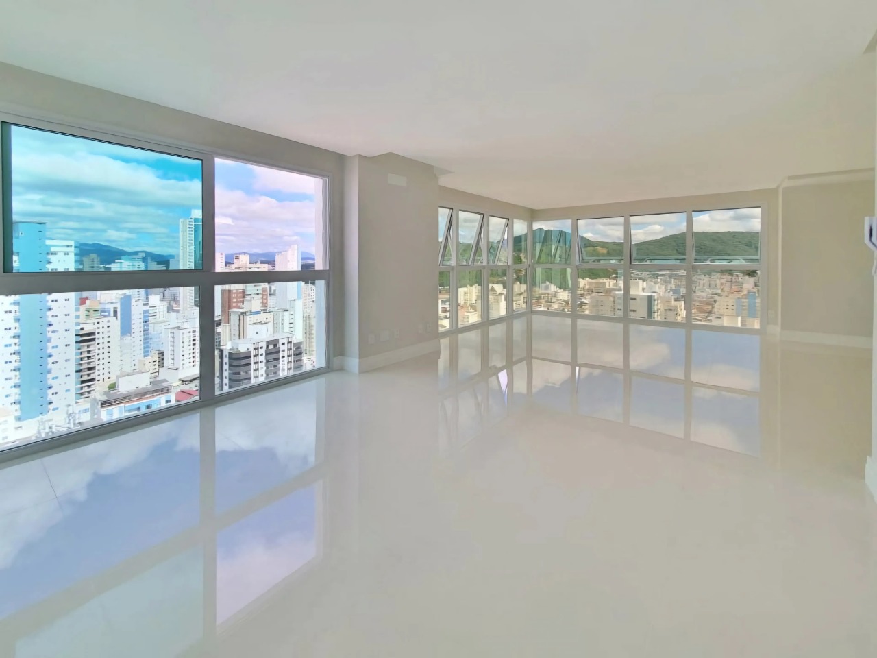 Apartamento 4 suítes à venda no Edifício Eleganza Tower no Centro de Balneário Camboriú - Foto 1 de 11