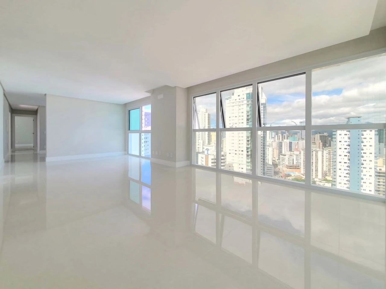 Apartamento 4 suítes à venda no Edifício Eleganza Tower no Centro de Balneário Camboriú - Foto 5 de 11