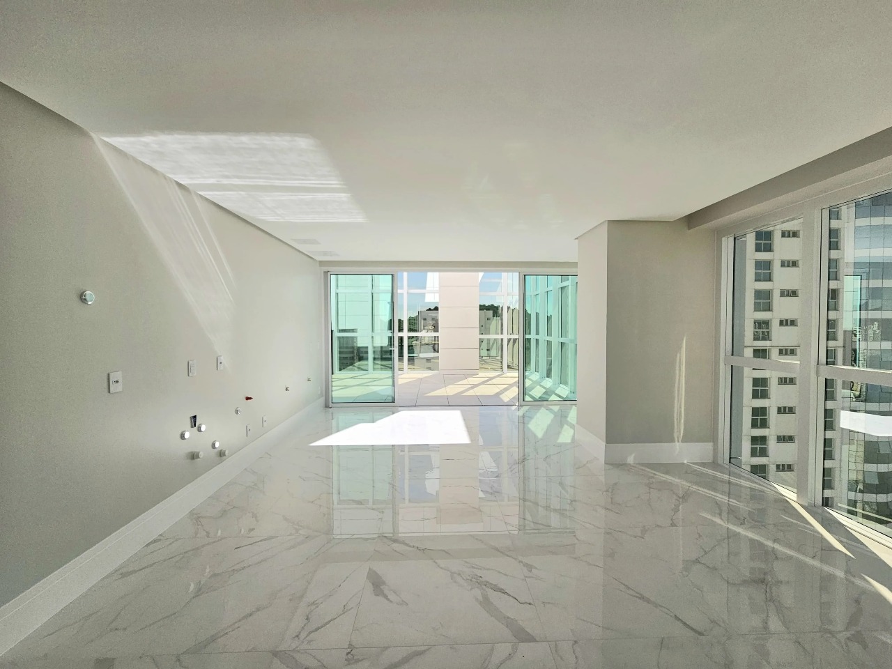 Apartamento 4 suítes à venda no Skyline no Centro de Balneário Camboriú - Foto 12 de 21