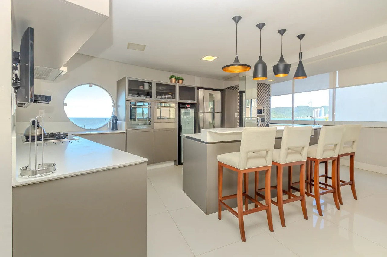 Apartamento 3 suítes mobiliado de 200 m² no Centro, Balneário Camboriú - Foto 12 de 30