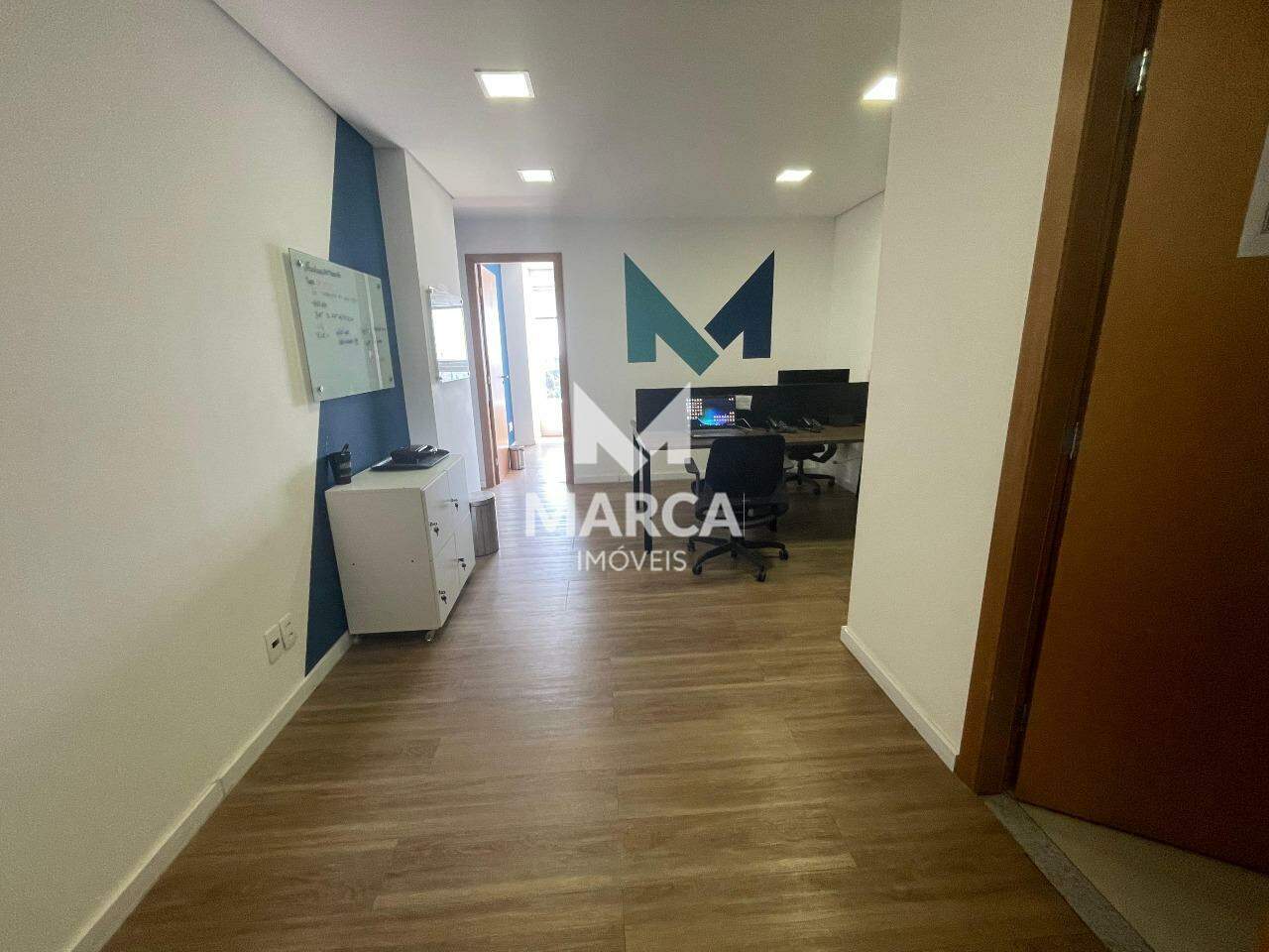 Sala para aluguel no Estoril: 