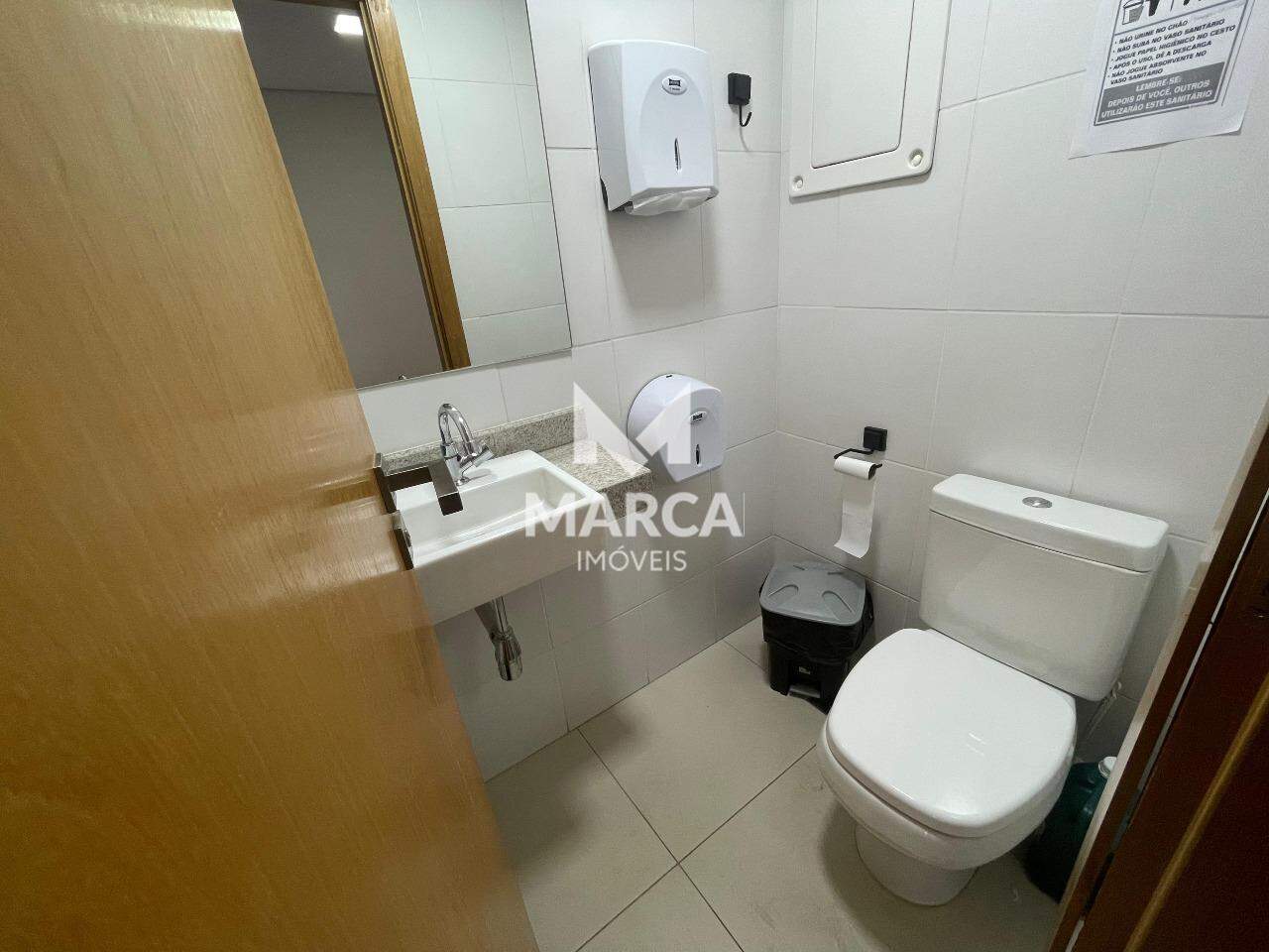 Sala para aluguel no Estoril: 