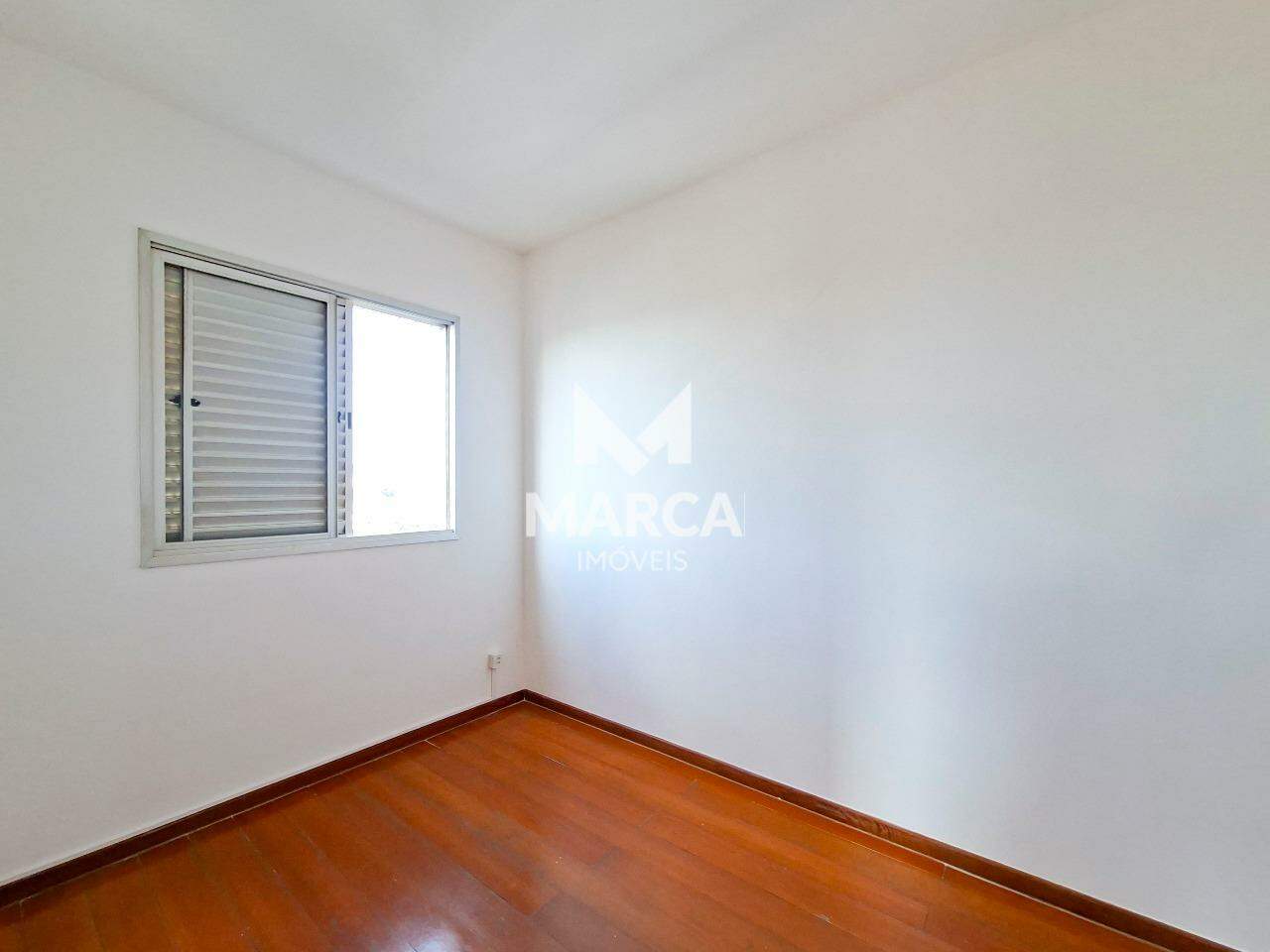Apartamento para aluguel no Estoril: