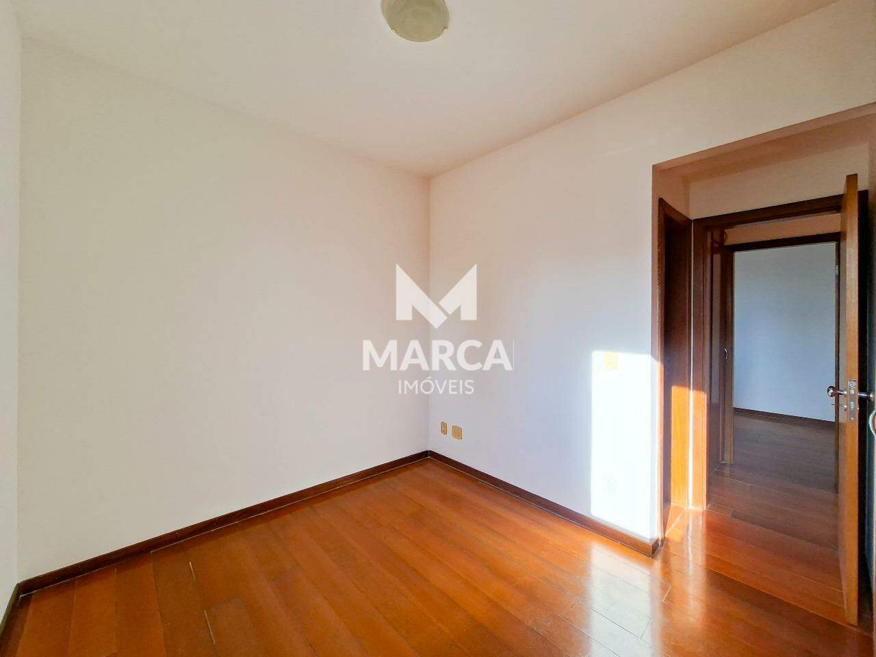 Apartamento para aluguel no Estoril: