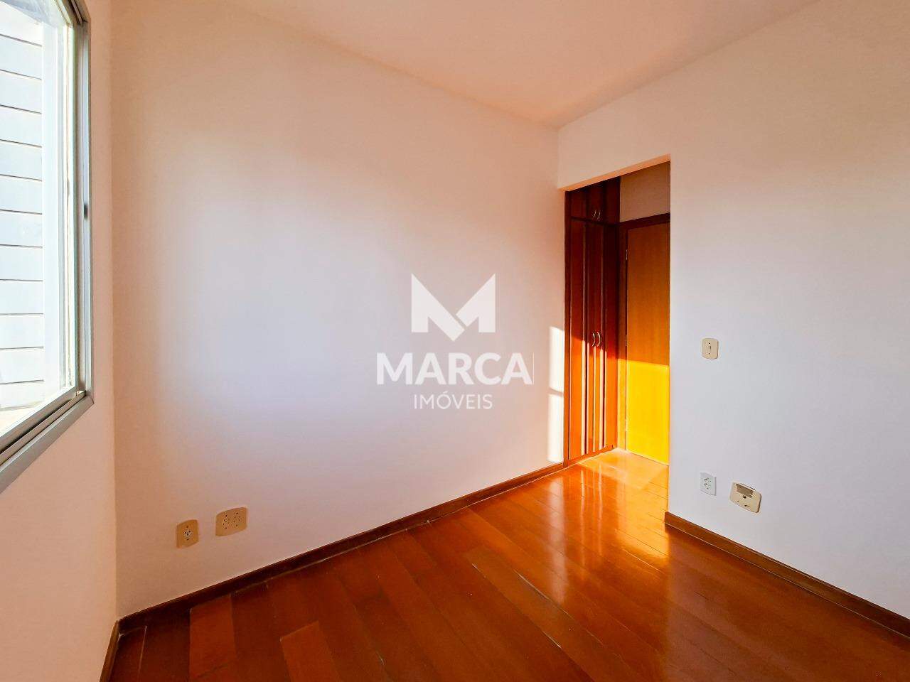 Apartamento para aluguel no Estoril: