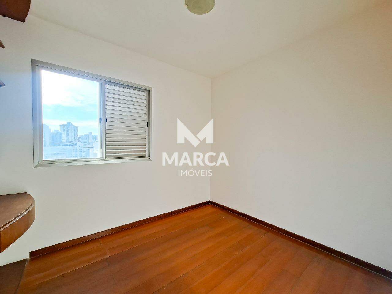 Apartamento para aluguel no Estoril: