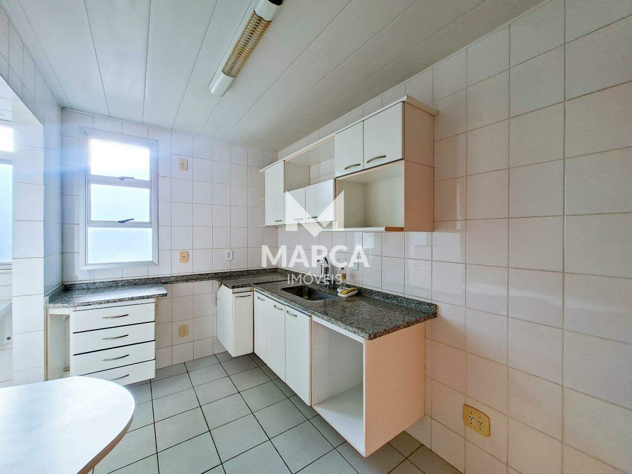 Apartamento para aluguel no Estoril: