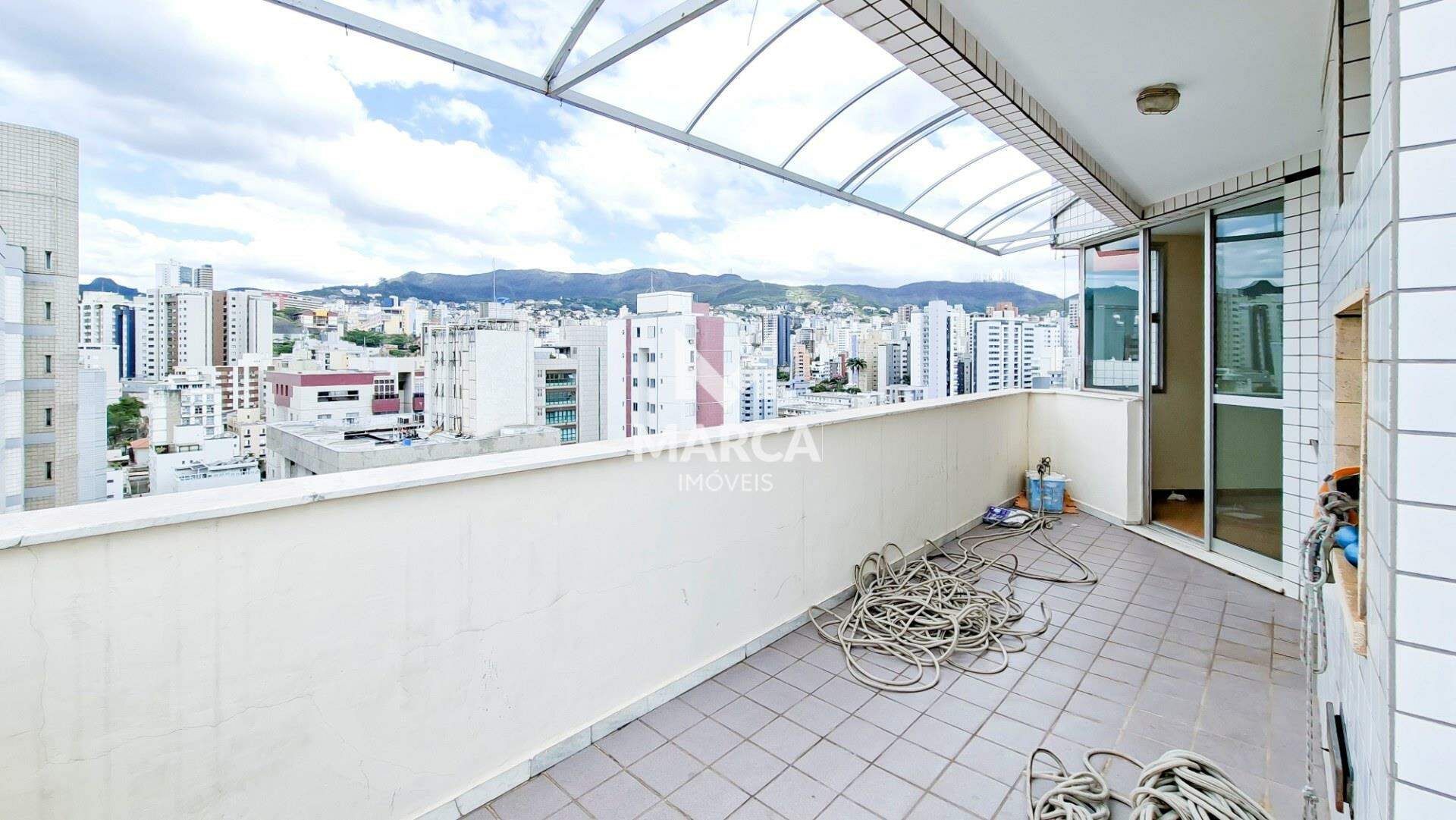 Cobertura para aluguel no Carmo: