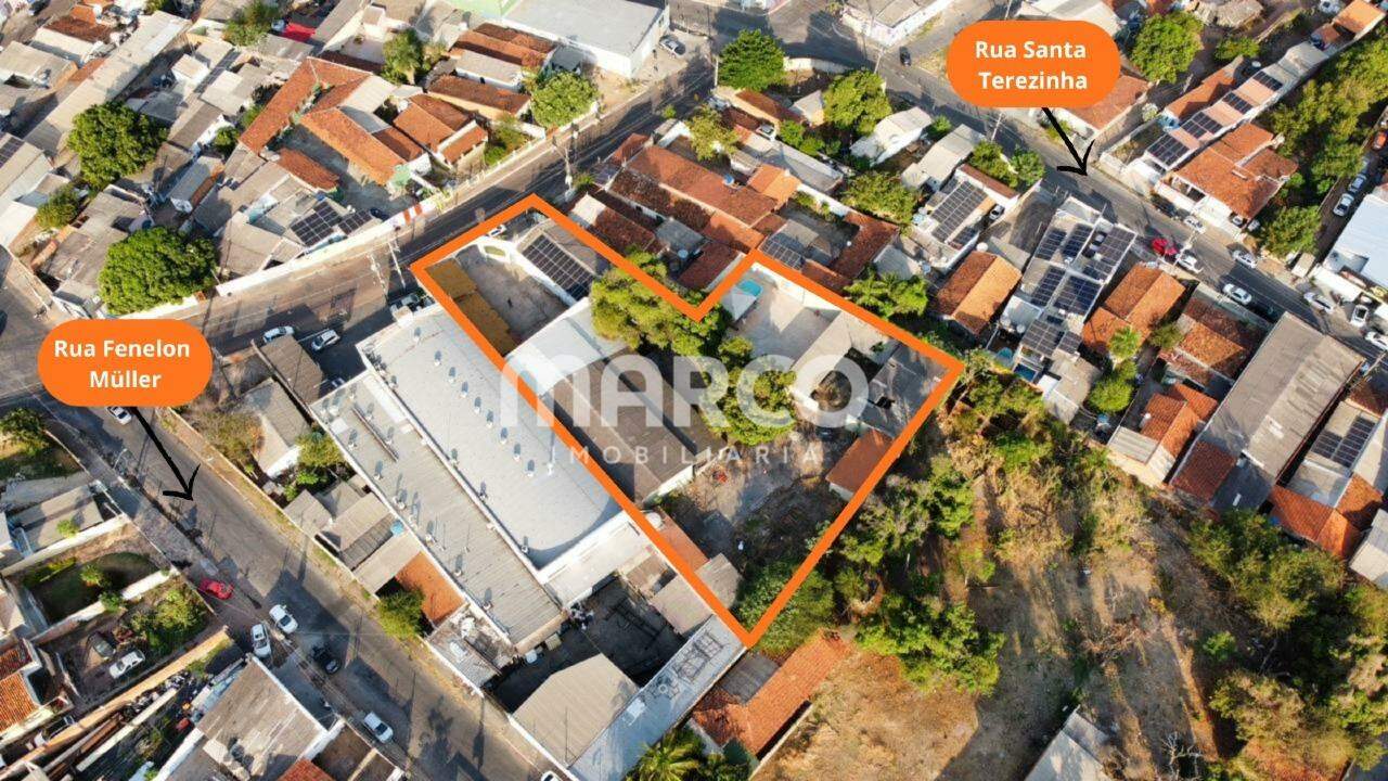 Terreno de 2.404,5 m²