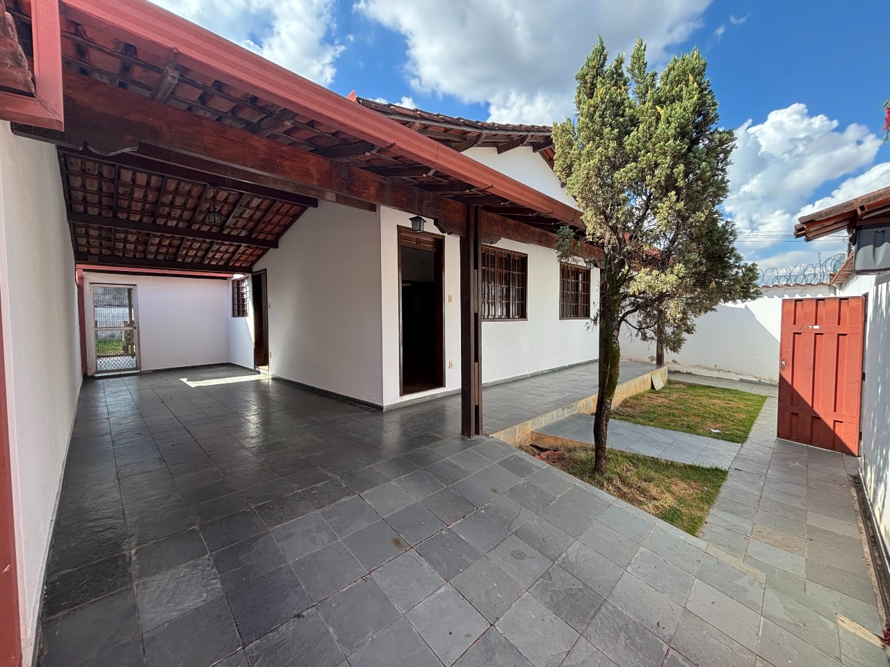 Casa para aluguel no Ingá: 