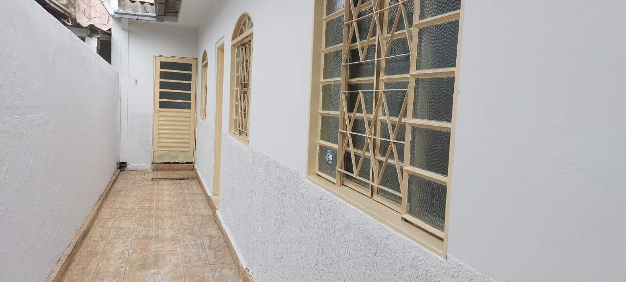 Casa Residencial para aluguel no Centro: Coprredor de entrada