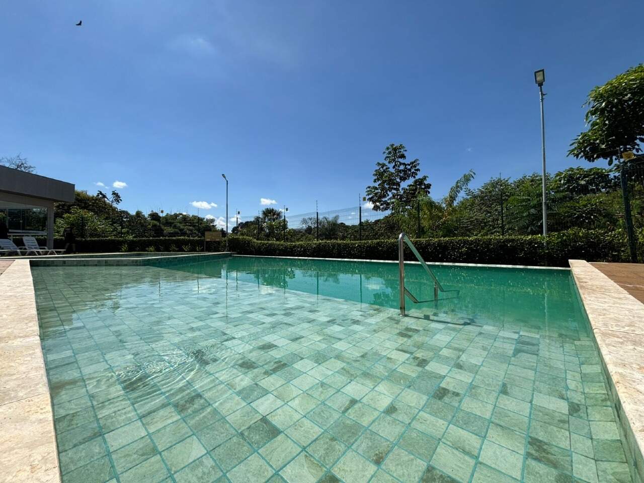 Apartamento à venda no Vila Harmonia I e II Etapa: Piscina (Detalhes)
