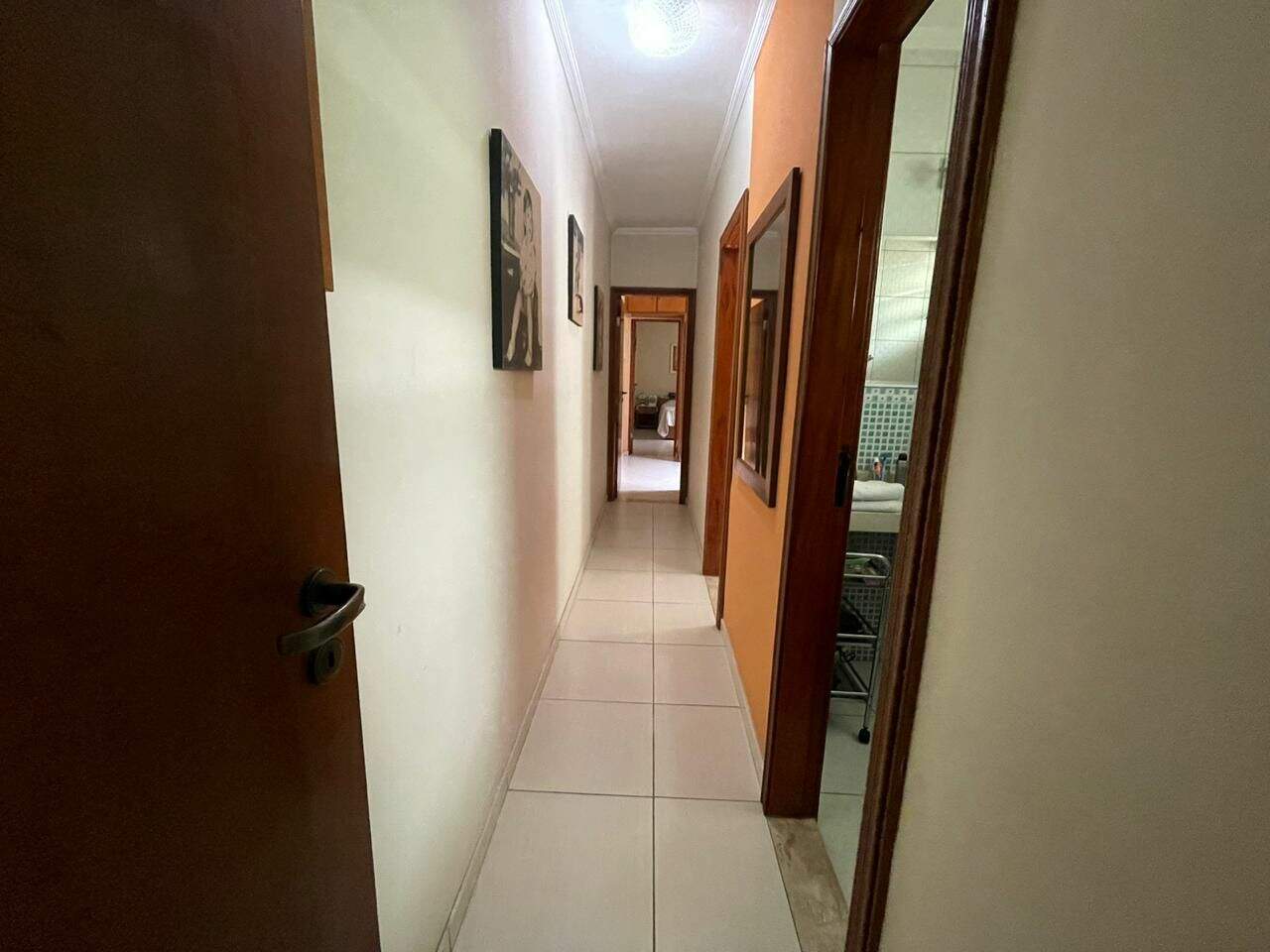 Casa à venda no Planalto: 