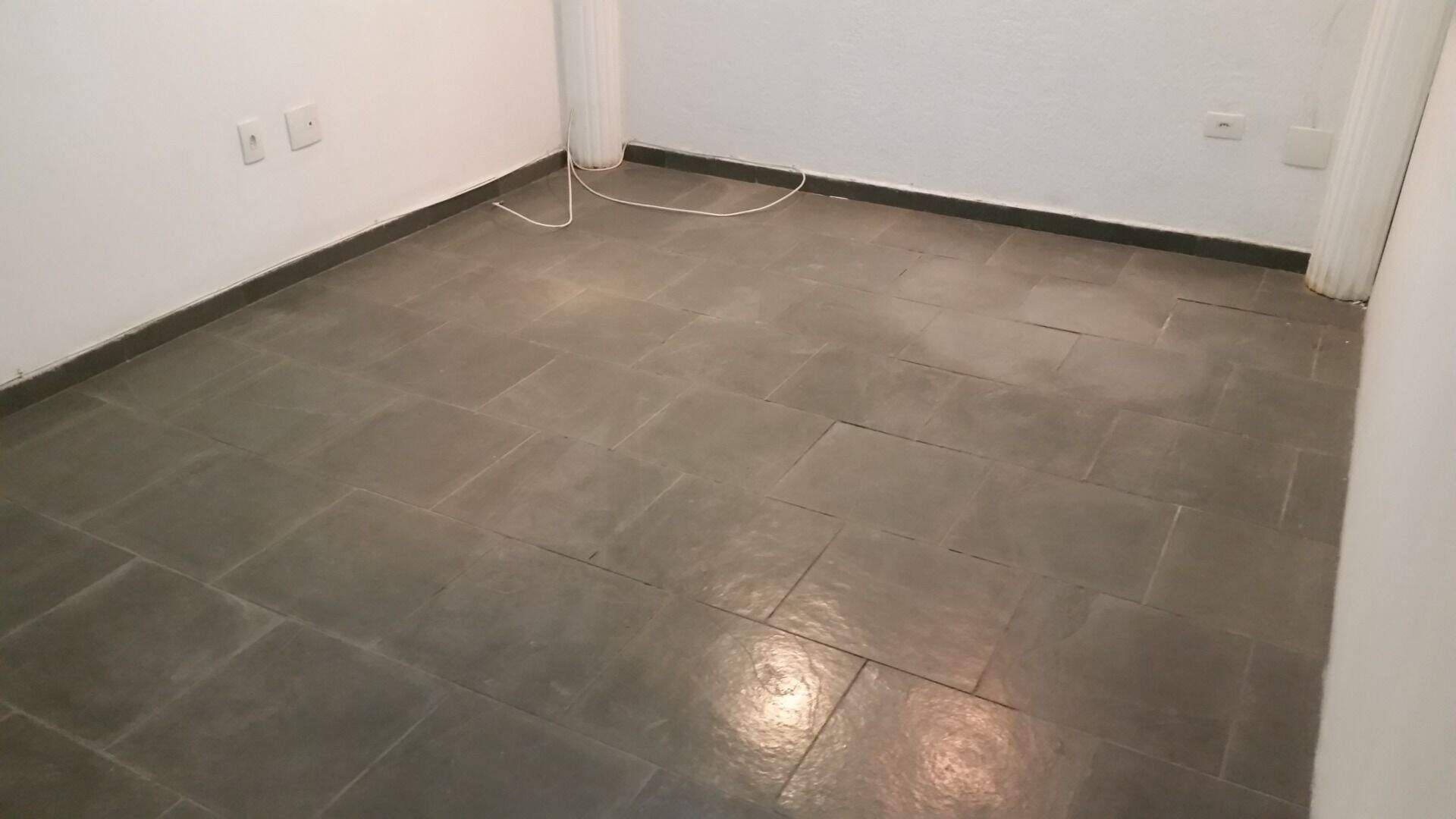 Sala para aluguel no Jardim Calux: 