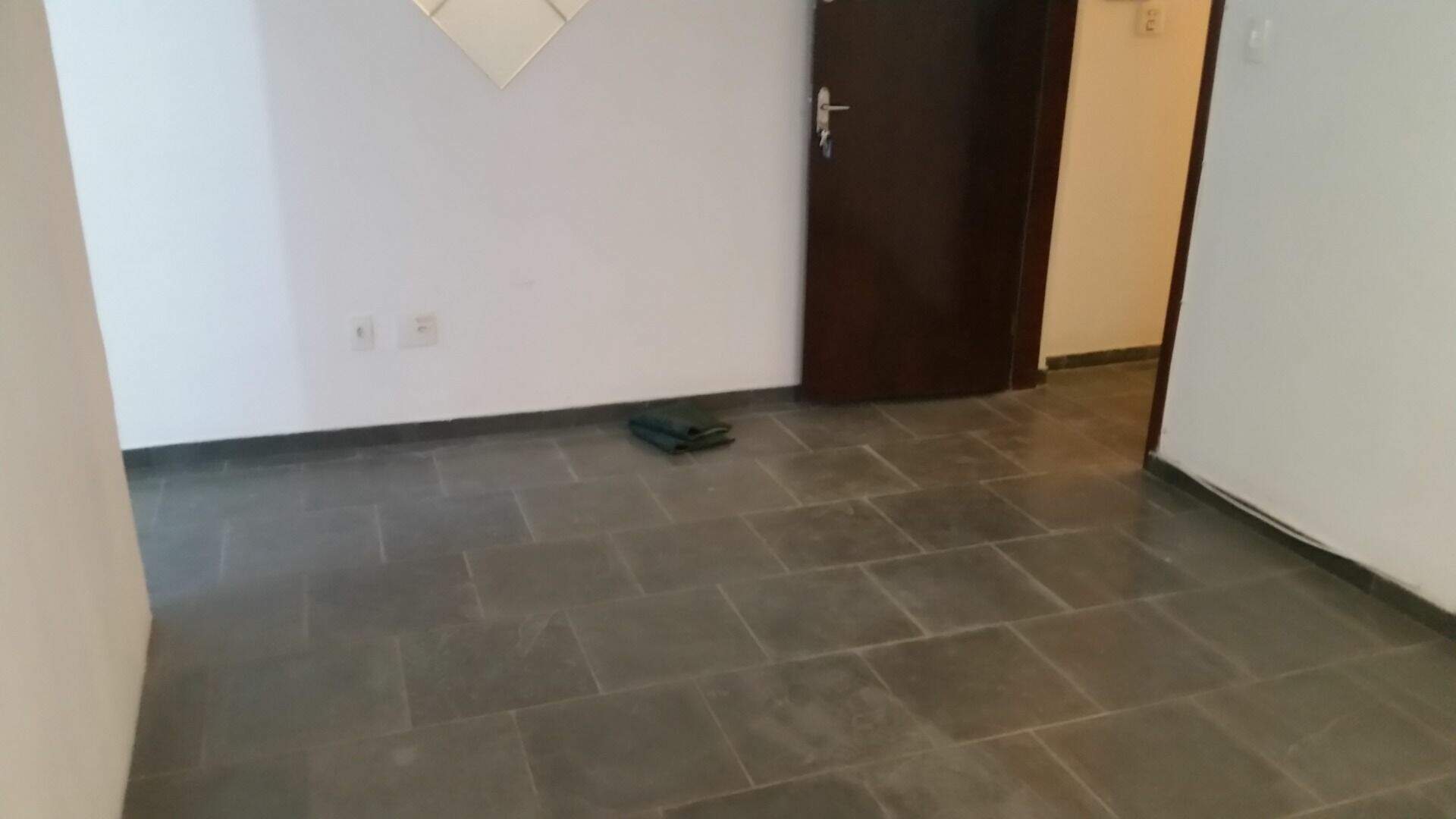 Sala para aluguel no Jardim Calux: 