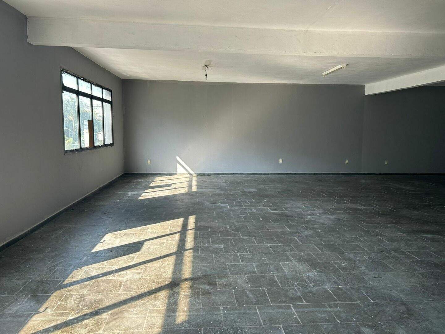 Sala para aluguel no Jardim Calux: 