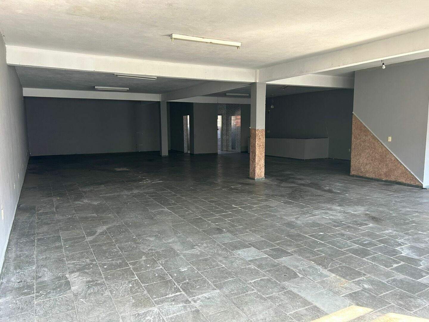 Sala para aluguel no Jardim Calux: 