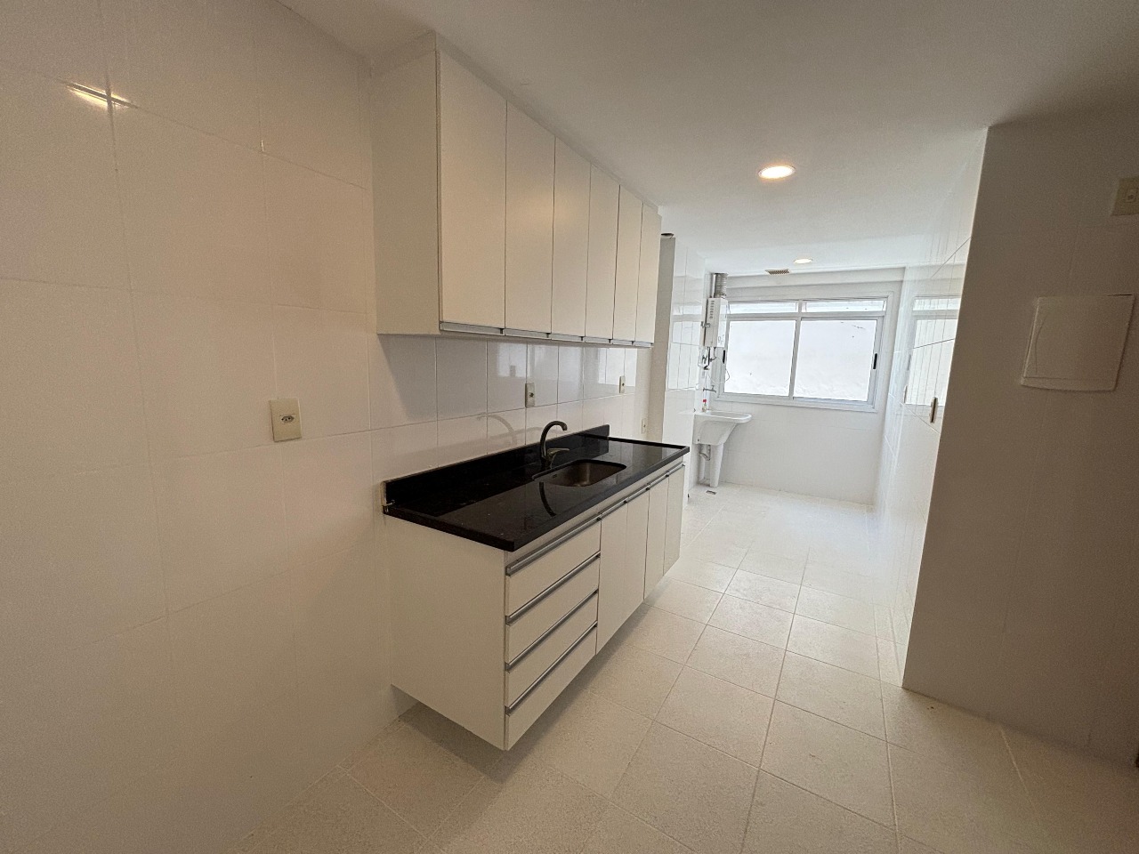 Apartamento para aluguel no Recreio dos Bandeirantes: COZINHA