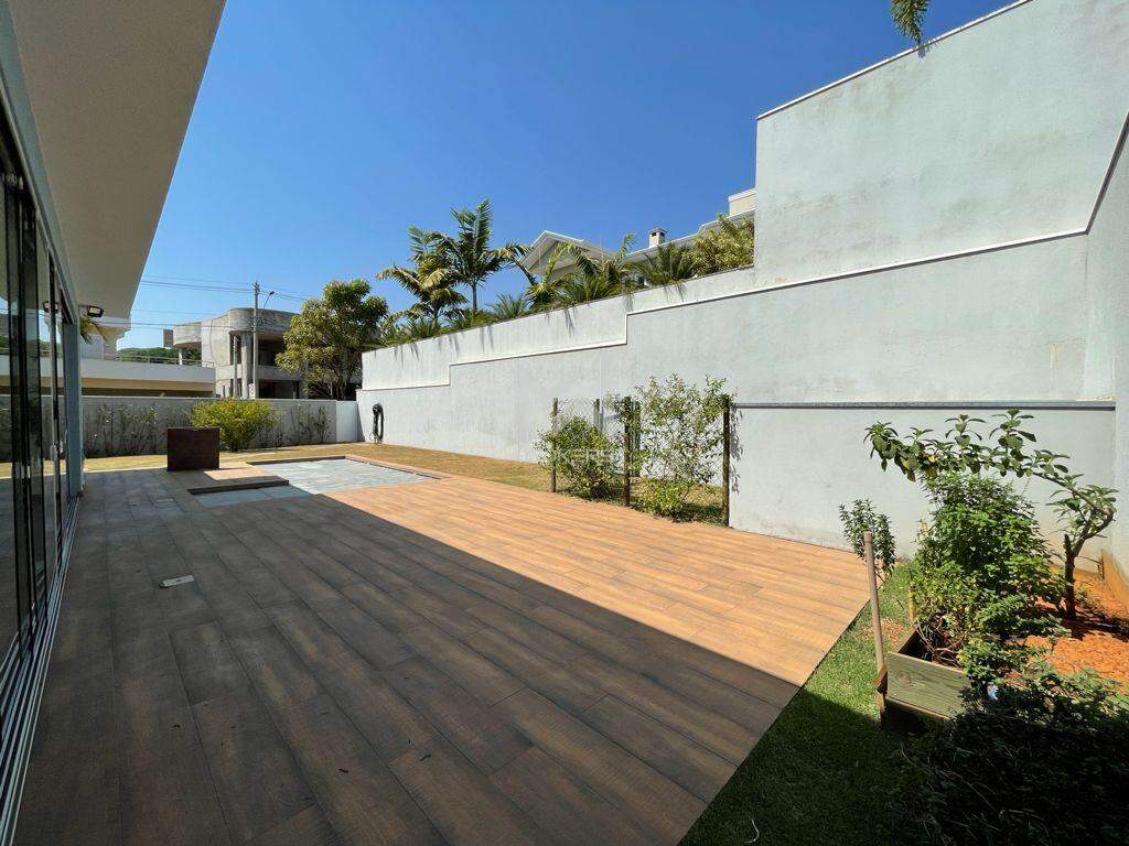 Casa em Condomínio à venda no Swiss Park: fundos