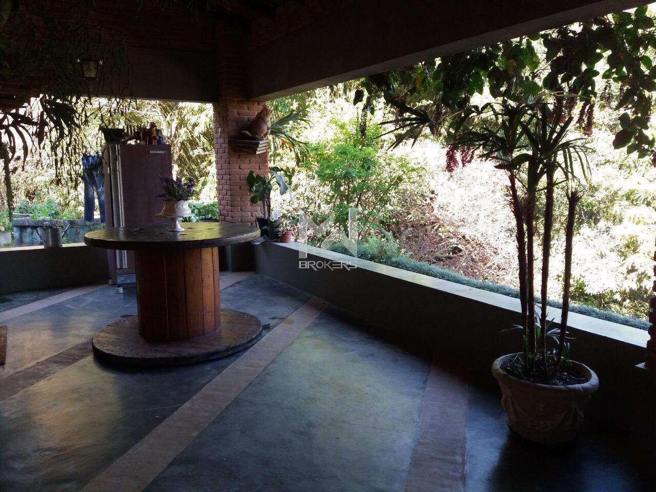 Chácara à venda no Chácaras Alpina: varanda