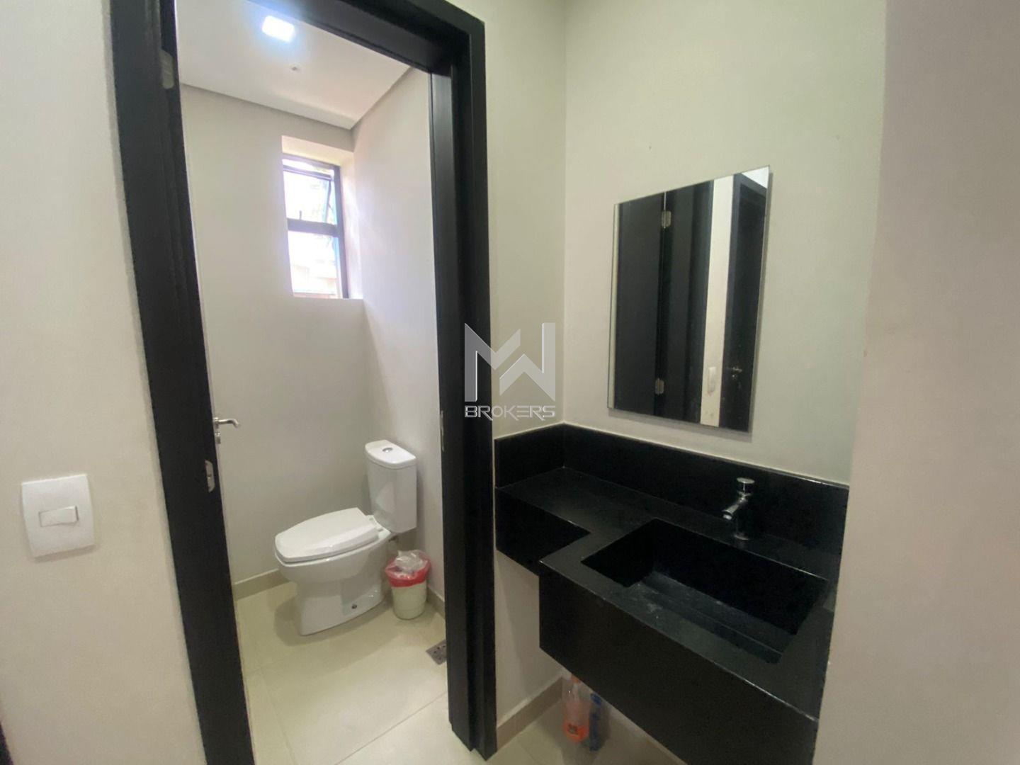 Prédio para aluguel no Vila São Sebastião: banheiros masculinos e femininos com lavabo.