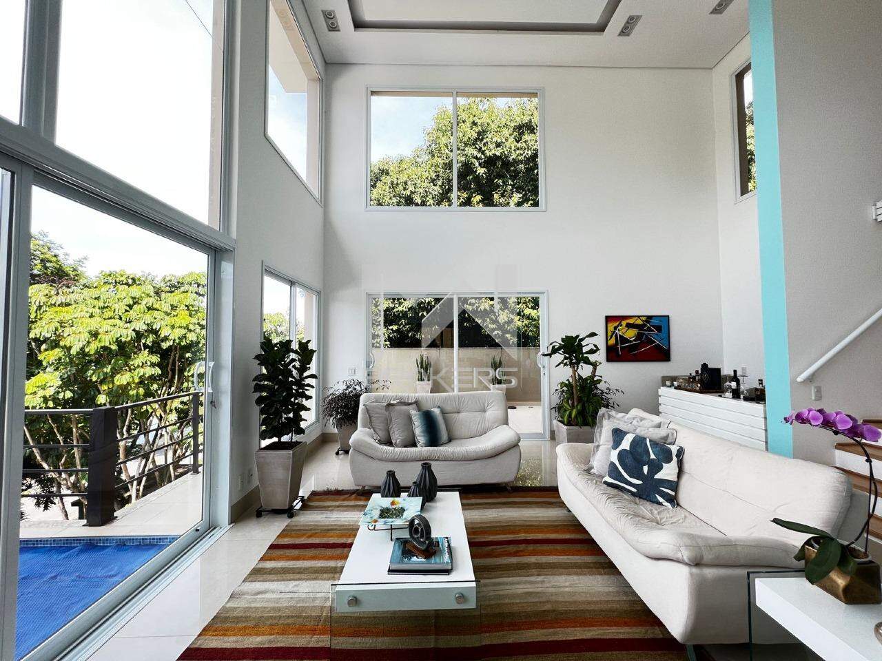 Casa em Condomínio à venda no Condomínio Marambaia: sala de estar com vista