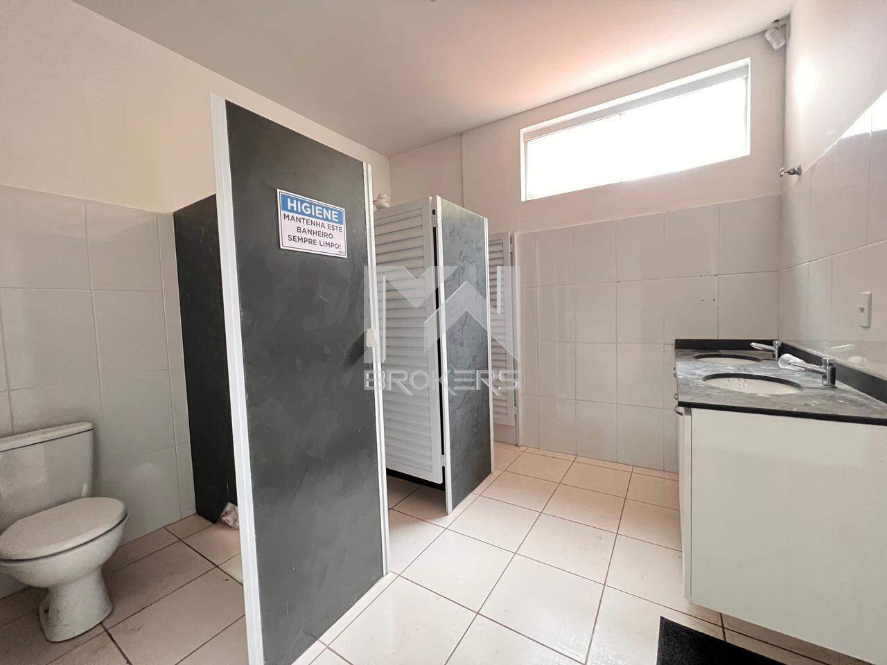 Galpão para aluguel no Nova Vinhedo: banheiros