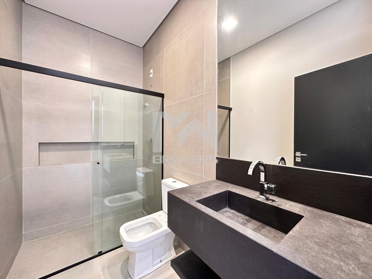 Casa em Condomínio à venda no Condomínio Campo de Toscana: banheiro